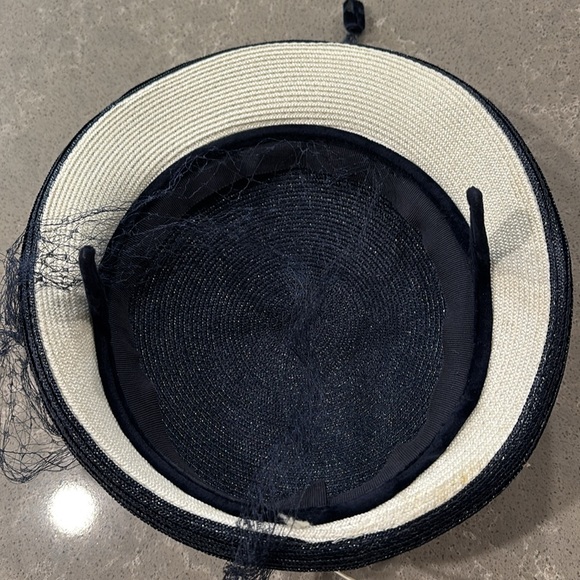 Elegant Vintage Navy Blue and Red Women's Hat with Feather Accent - Picture 6 of 8